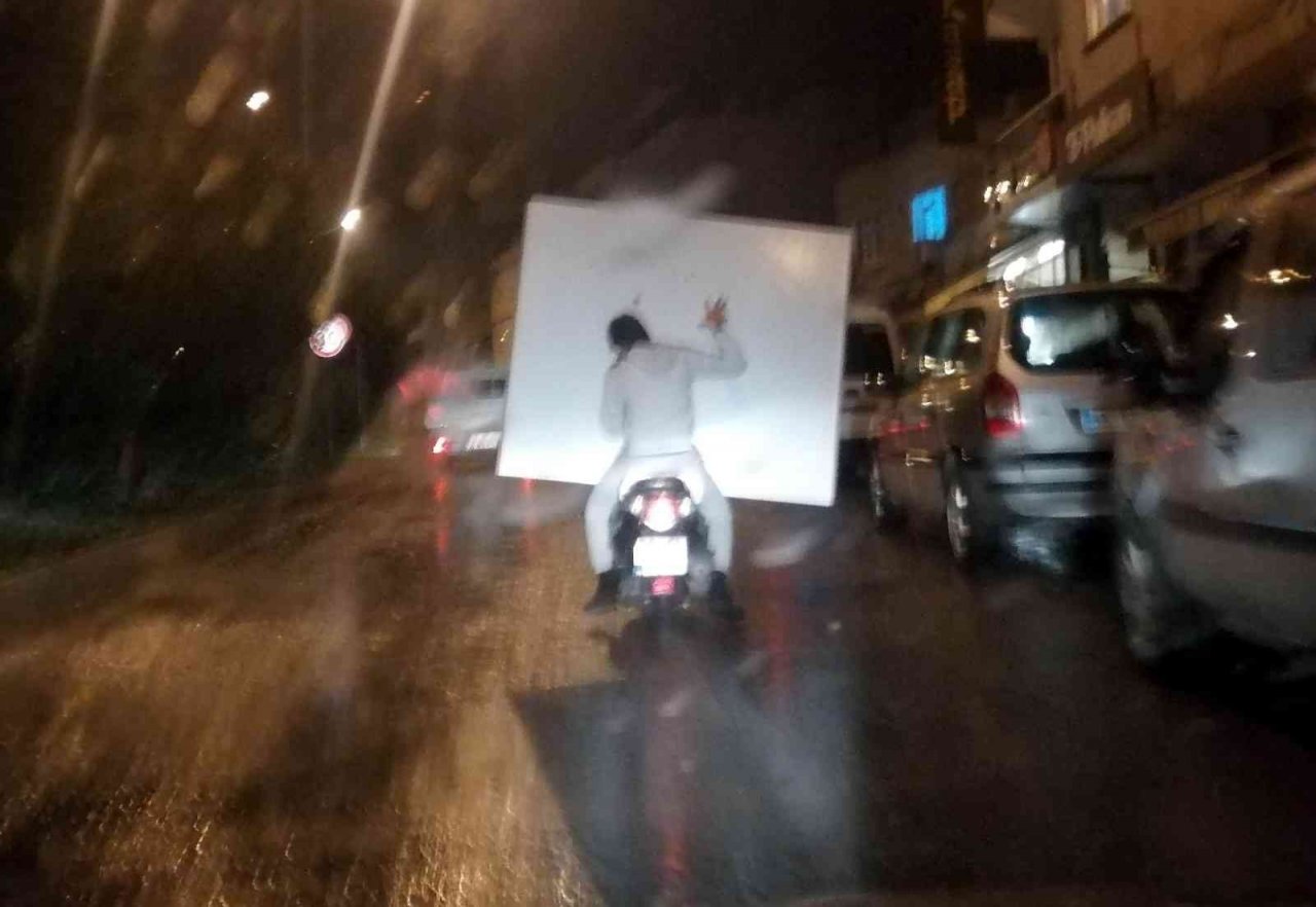 Motosikletle tehlikeli yolculuk