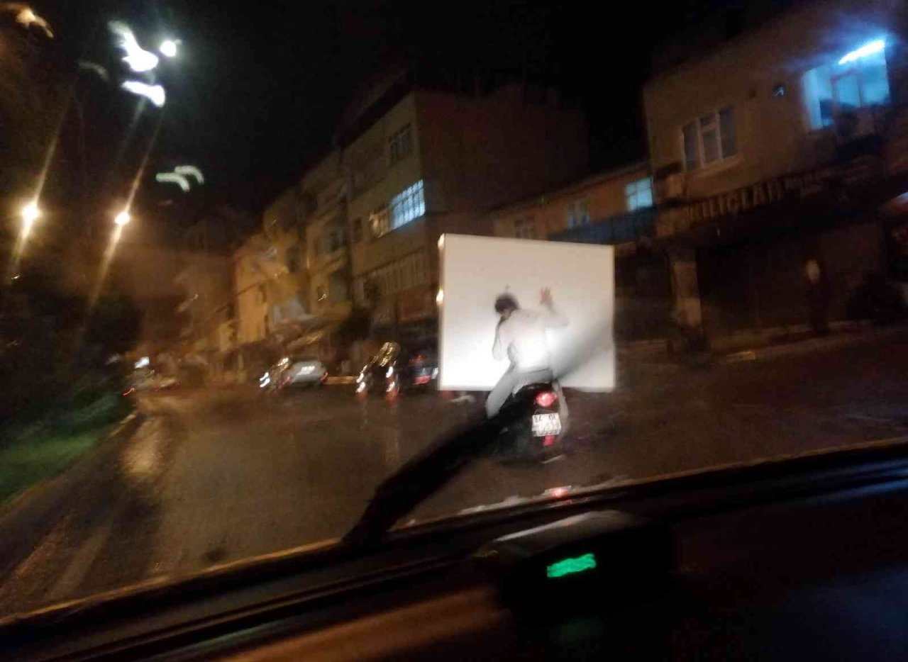 Motosikletle tehlikeli yolculuk