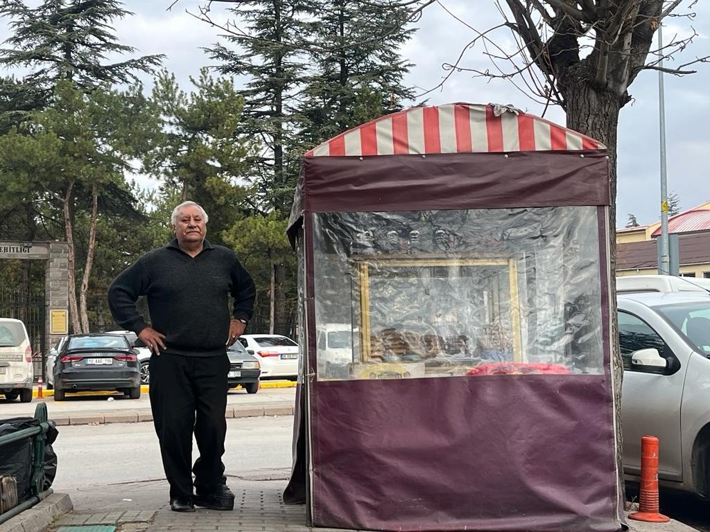 Bacakları protez olan simitçinin ‘elim kolum’ dediği aracını çaldılar