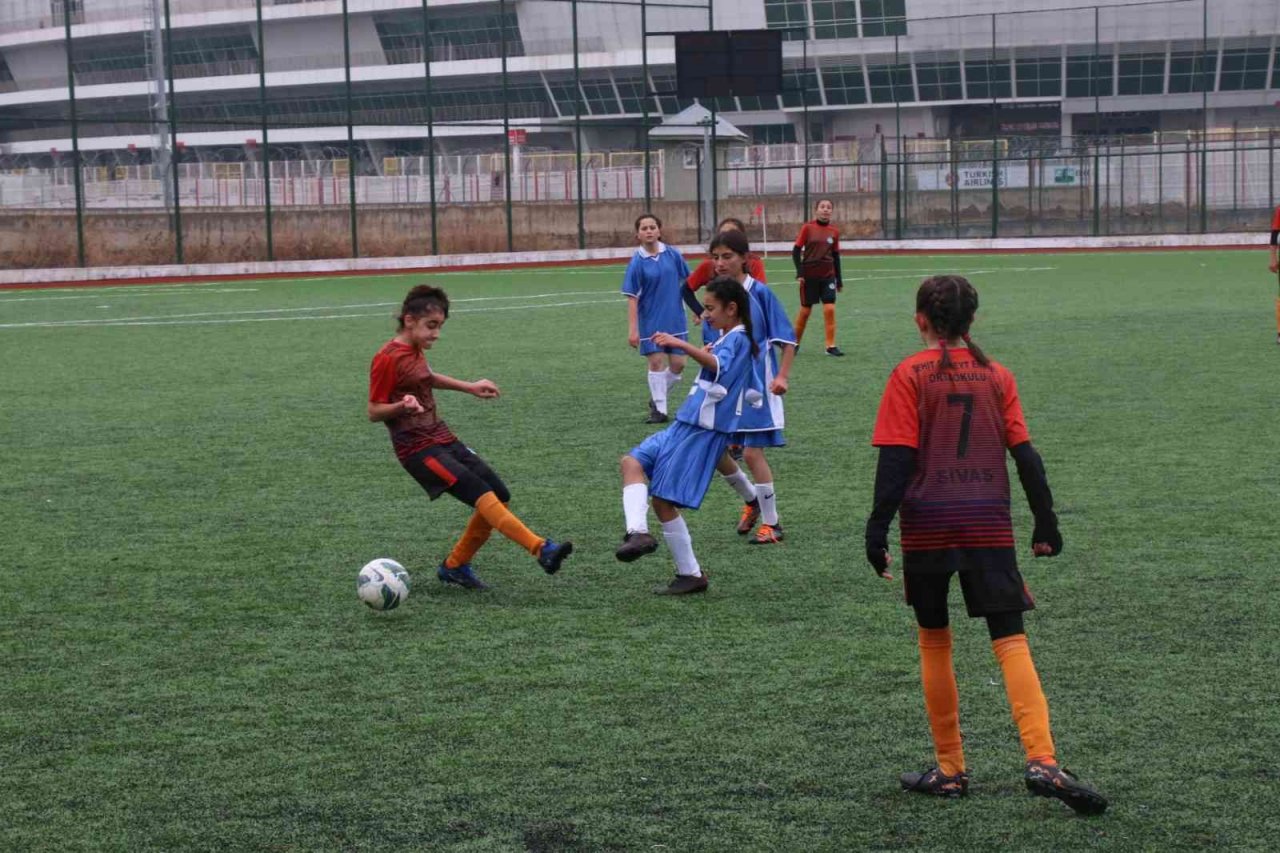 Okullar arası futbolda şampiyonlar belli oldu