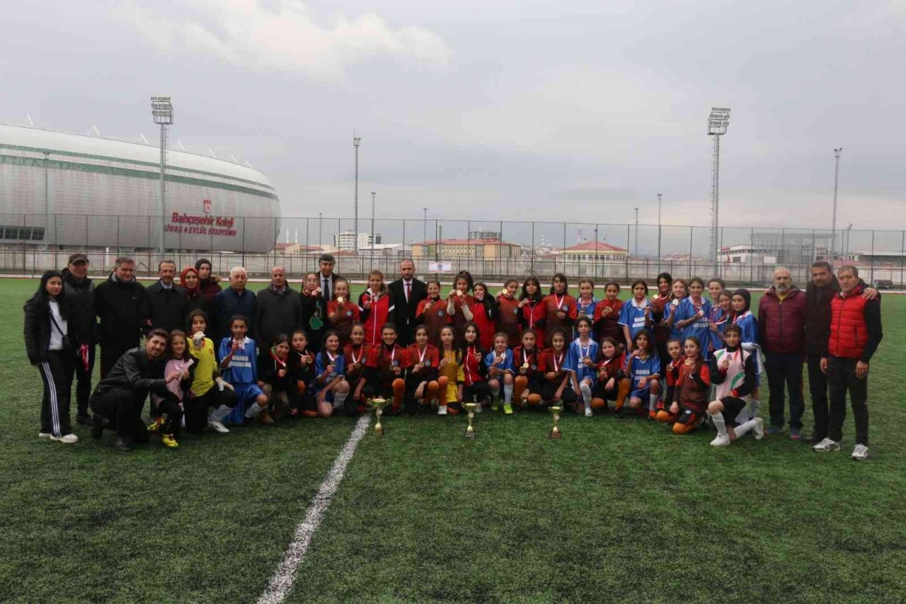 Okullar arası futbolda şampiyonlar belli oldu