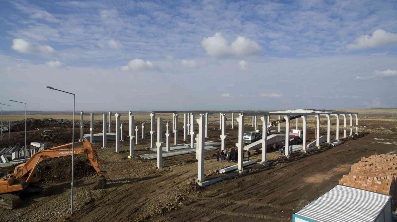 Siverek’te 800 kişinin istihdam edileceği fabrikaların yapımına başlandı