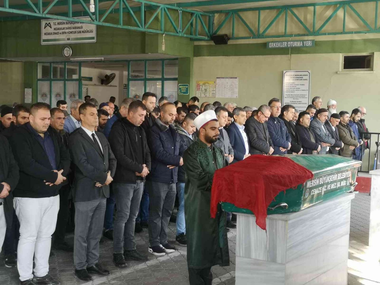 Halk otobüsünün çarptığı görme engelli kız toprağa verildi