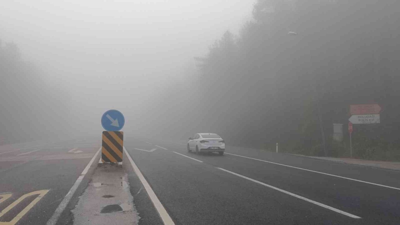 Bolu Dağı’nda sis sürücülere zor anlar yaşattı