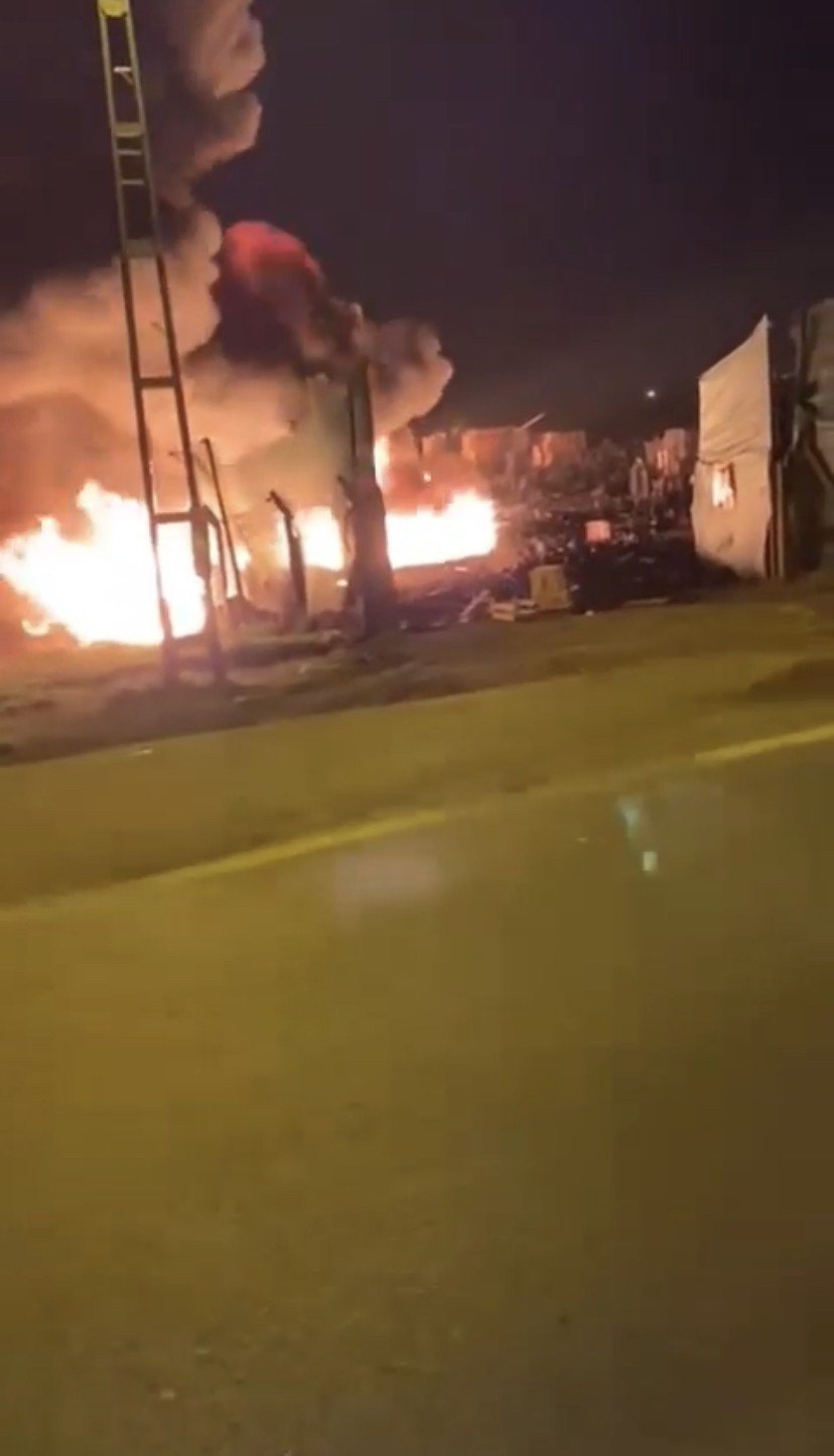 Tuzla’da plastik imalathanesinde korkutan yangın: 3 yaralı