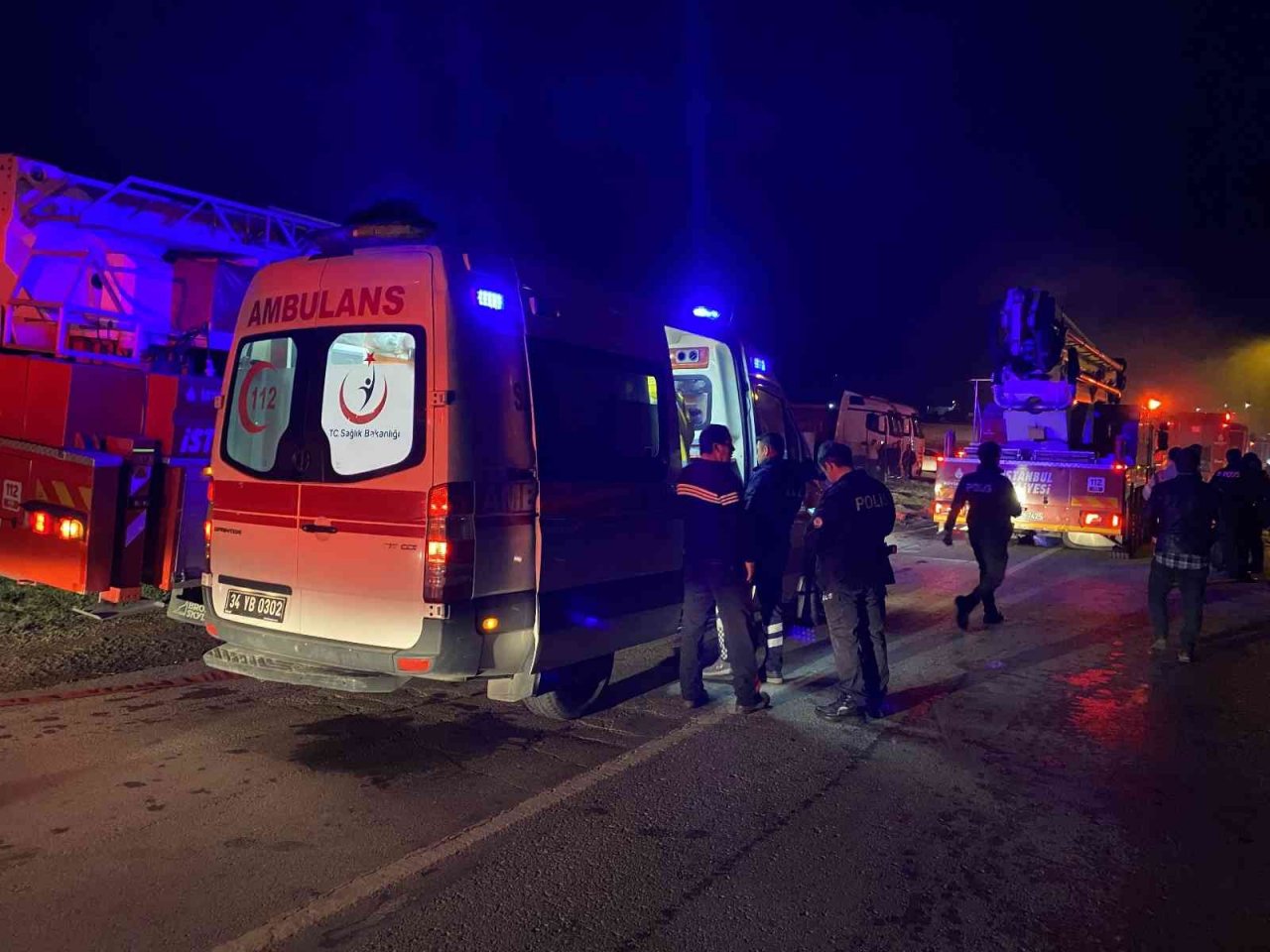 Tuzla’da plastik imalathanesinde korkutan yangın: 3 yaralı