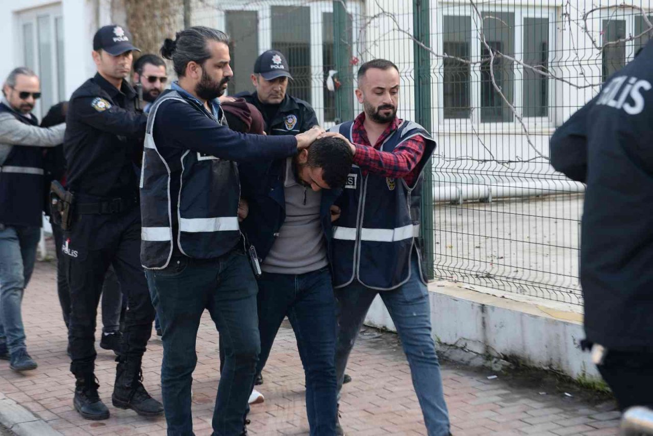 Adliyede özel güvenlik görevlilerini darp eden 5 zanlı tutuklandı