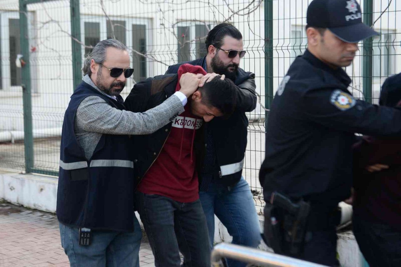 Adliyede özel güvenlik görevlilerini darp eden 5 zanlı tutuklandı