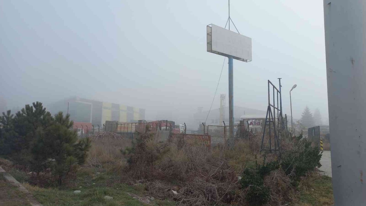 Afyonkarahisar sisli havaya uyandı