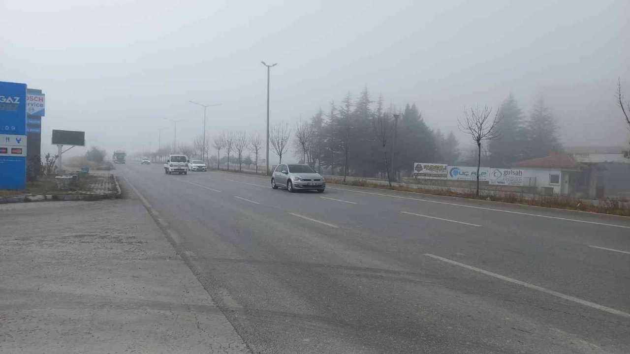 Afyonkarahisar sisli havaya uyandı