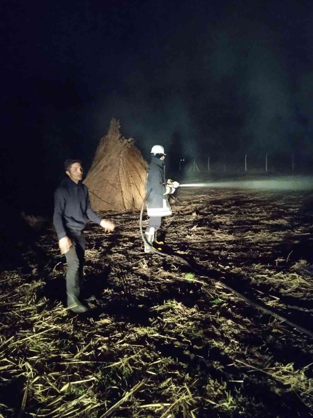 Kamış depolama alanında çıkan yangın güçlükle söndürüldü