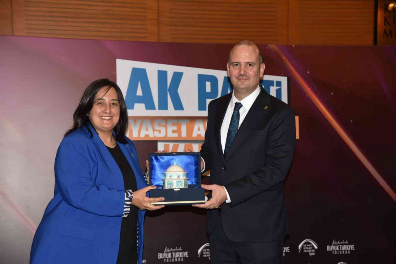 ‘Siyaset Akademisi Kadın’ programında ilk ders zili çaldı