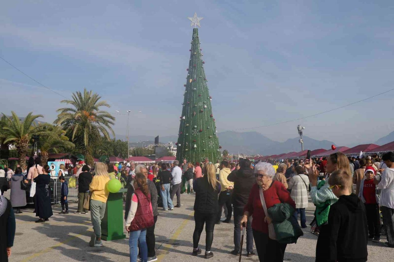 Alanya’da Uluslararası Yeni Yıl Pazarı yoğunluğu