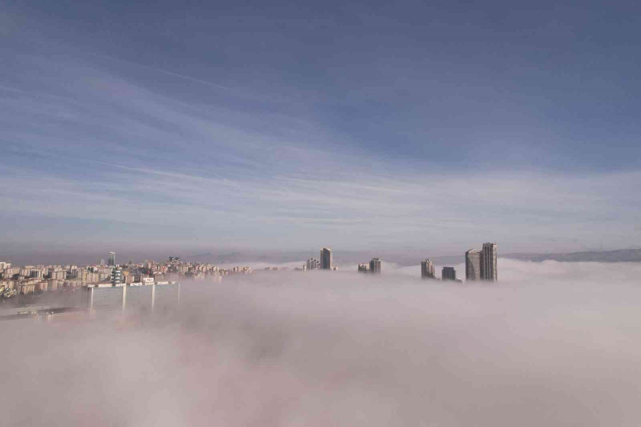 Başkentte karpostallık manzaralar oluşturan sis, havadan görüntülendi
