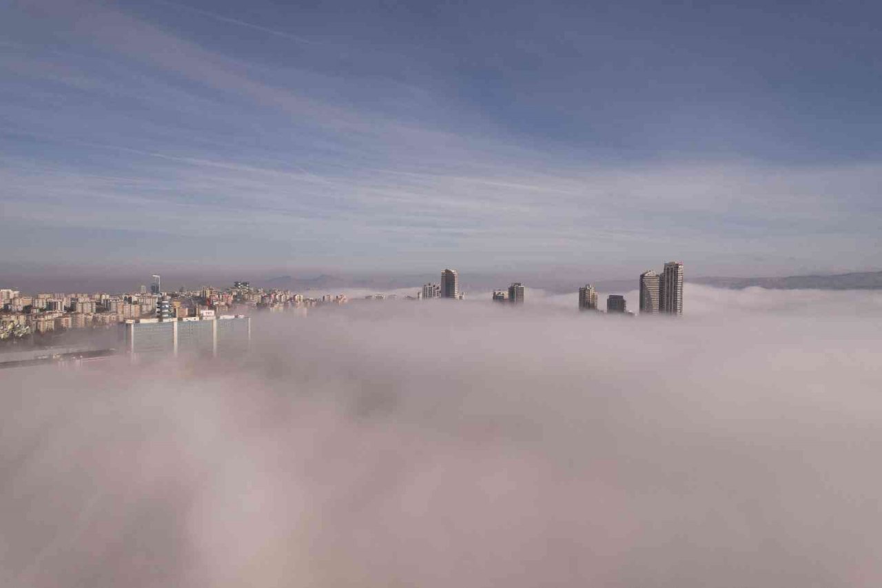 Başkentte karpostallık manzaralar oluşturan sis, havadan görüntülendi