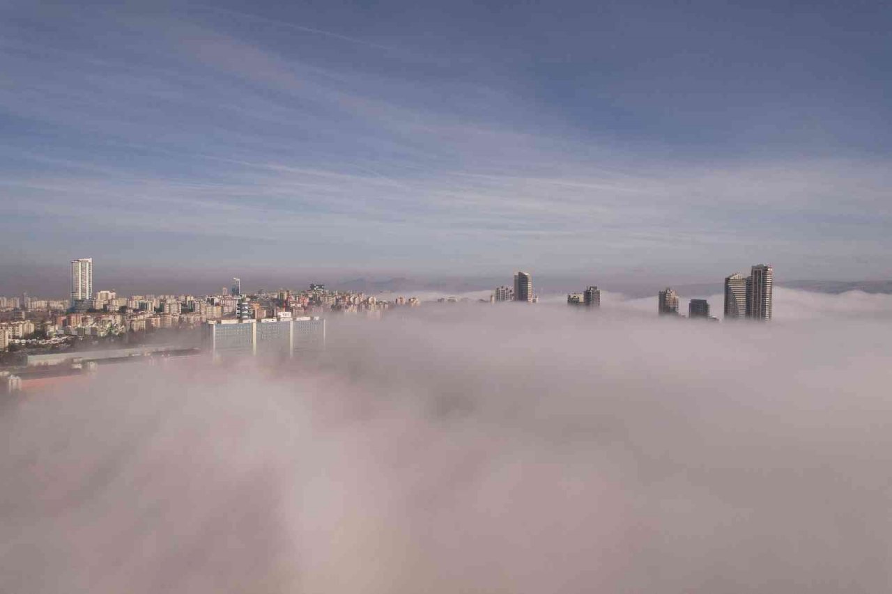 Başkentte karpostallık manzaralar oluşturan sis, havadan görüntülendi