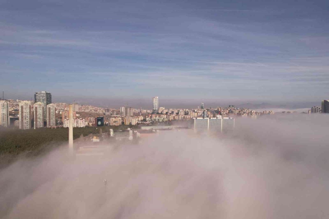 Başkentte karpostallık manzaralar oluşturan sis, havadan görüntülendi