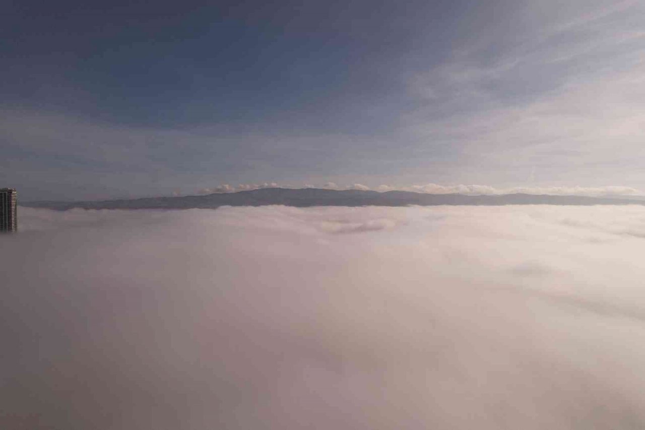 Başkentte karpostallık manzaralar oluşturan sis, havadan görüntülendi