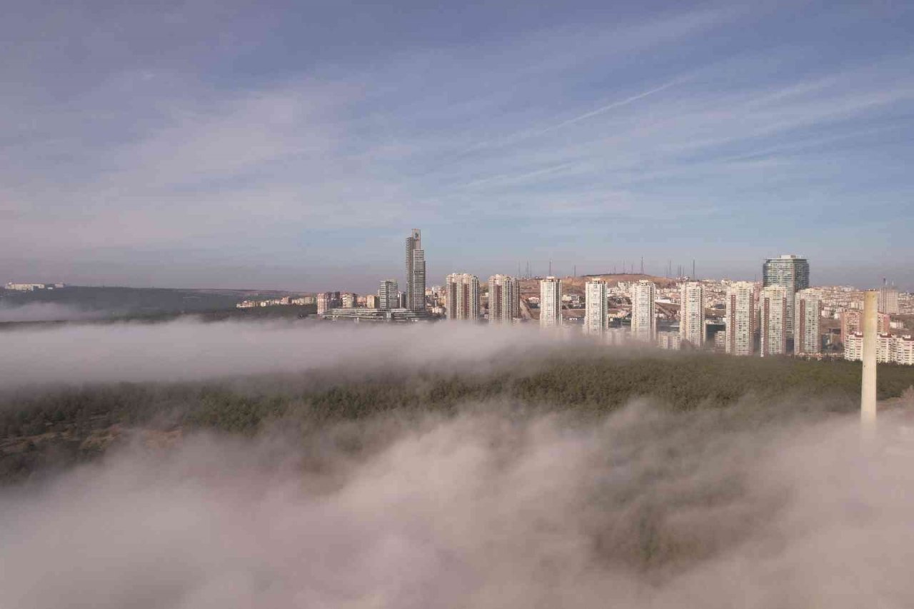 Başkentte karpostallık manzaralar oluşturan sis, havadan görüntülendi