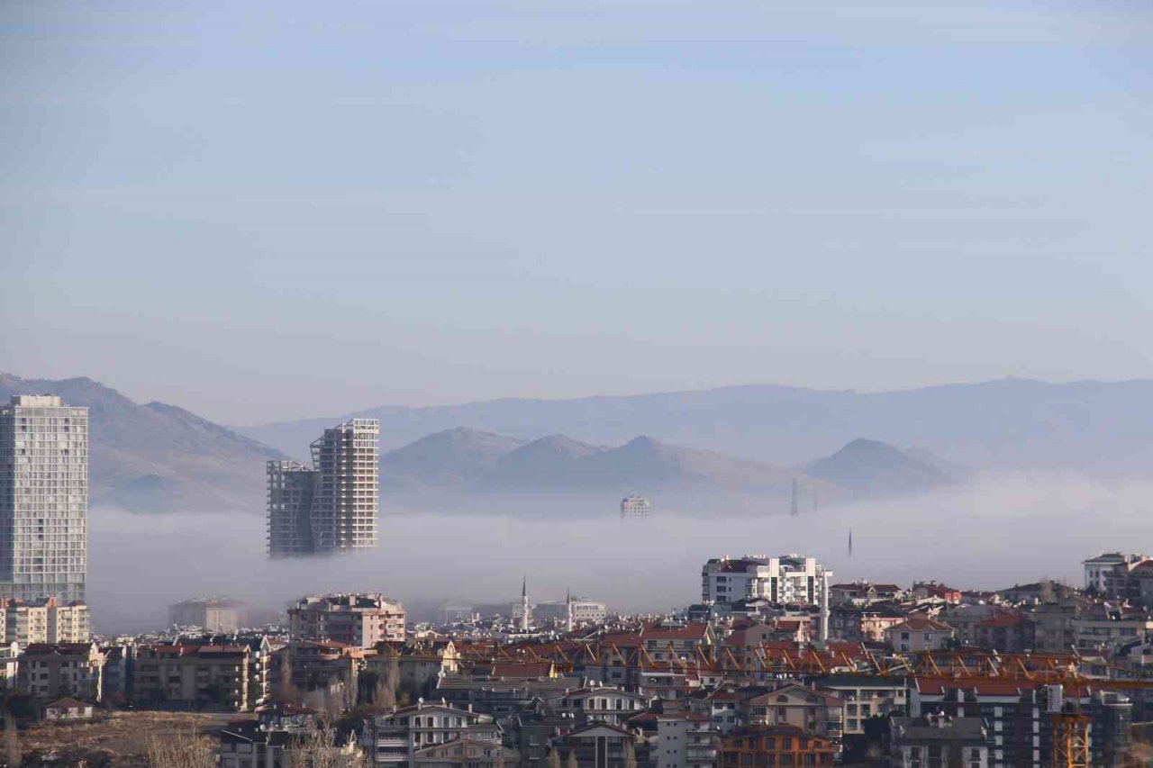 Başkentte karpostallık manzaralar oluşturan sis, havadan görüntülendi