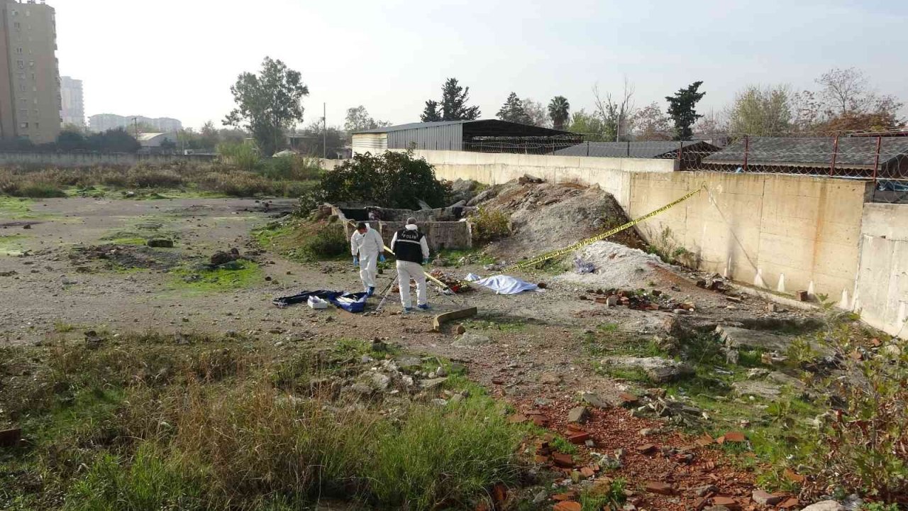 Antalya’da boş arazi içerisinde kadın cesedi bulundu