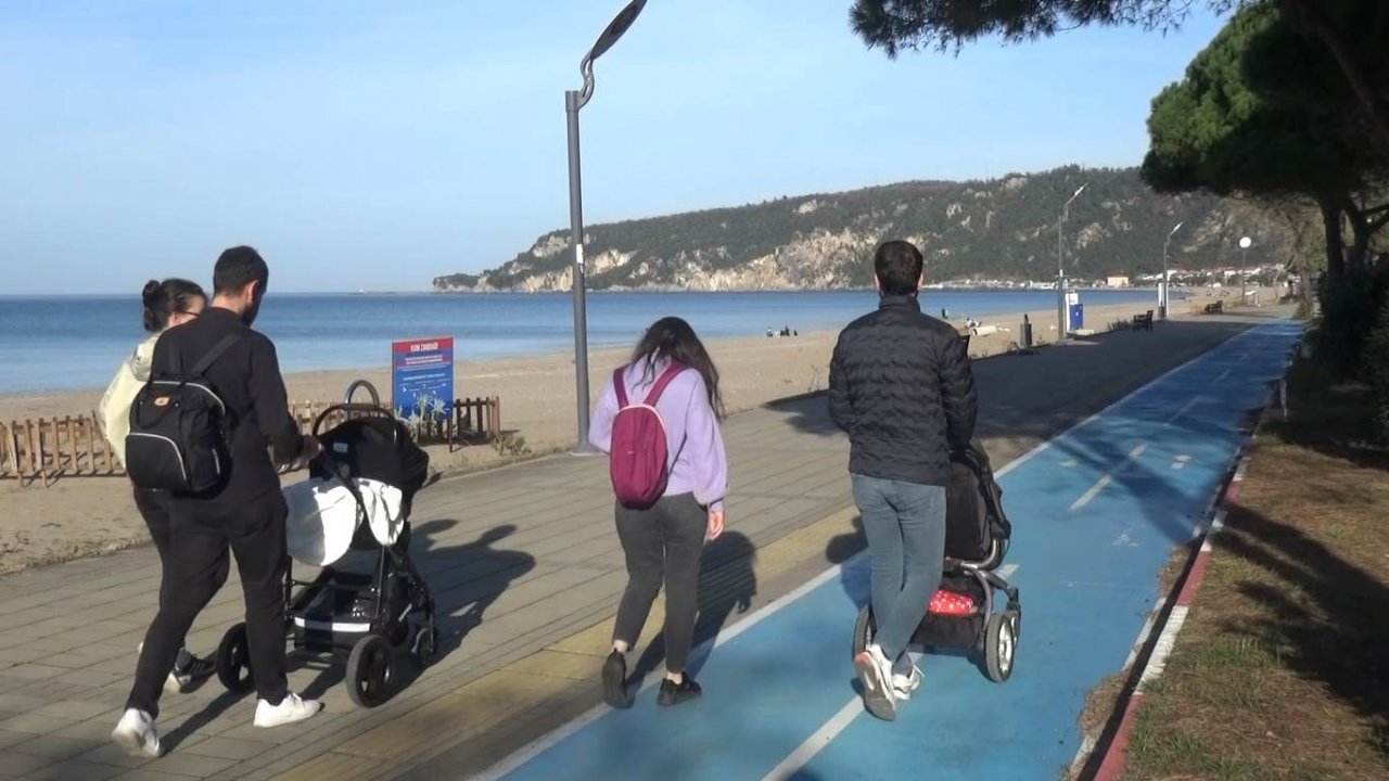 Vatandaşlar sıcak havanın keyfini sahillerde çıkardı