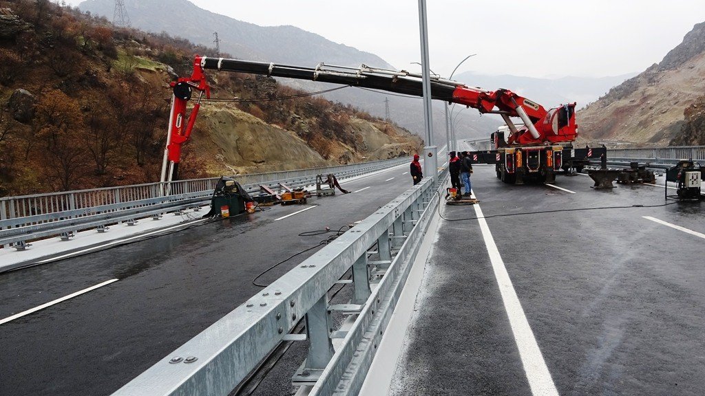 Mühendislik harikası ‘Bitlis Çayı Viyadüğü’ açılış için gün sayıyor