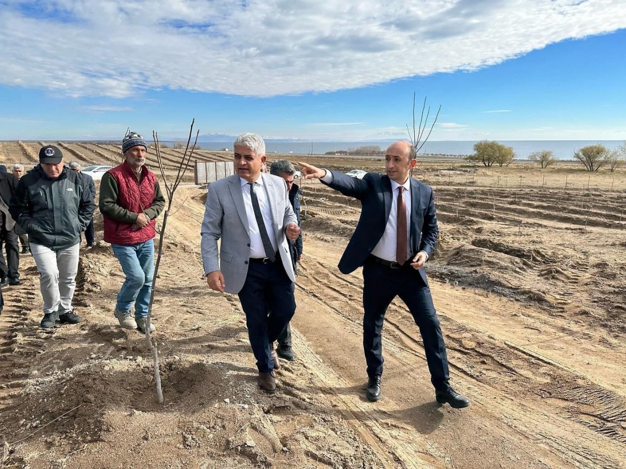 Adilcevaz’da kurulan “Ceviz Gen Bahçesi” çiftçinin yüzünü güldürdü
