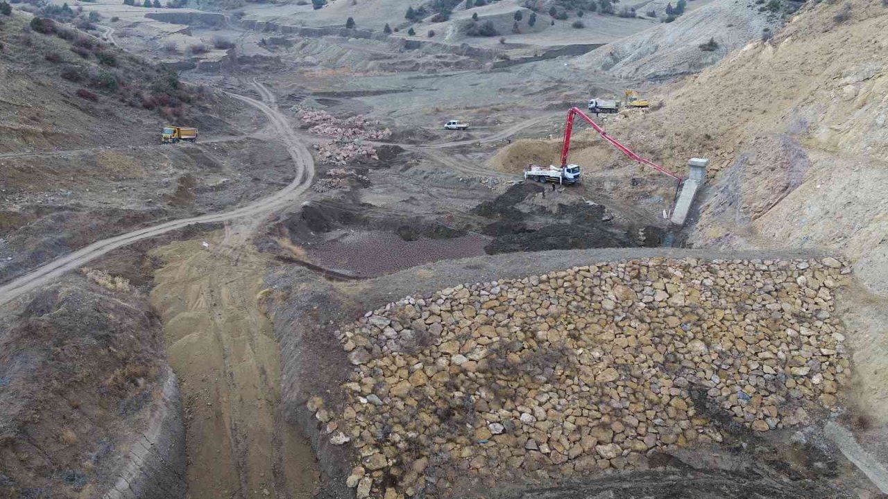 Şenkaya Sarıyar ve Oltu Şendurak Barajlarında su tutma işlemi gerçekleştirildi