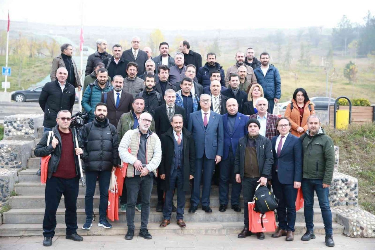 Vali Su, basın mensuplarıyla bir araya geldi