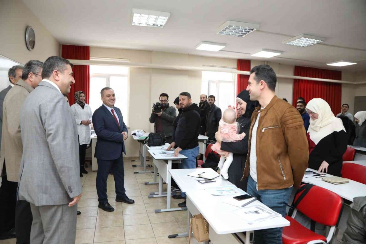 ERÜ Rektörü Altun, ERSEM’i ziyaret etti