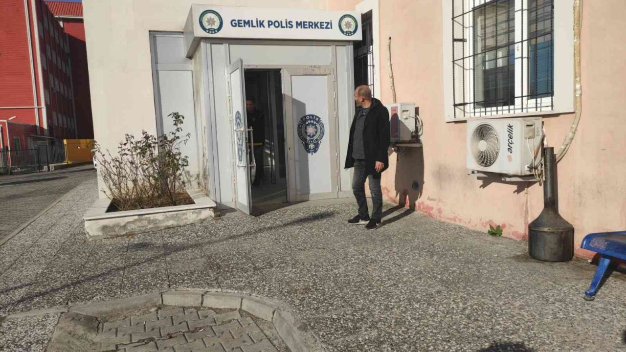 Gemik’te 10 aracın camını hırsızlık için kıran zanlılar tutuklandı