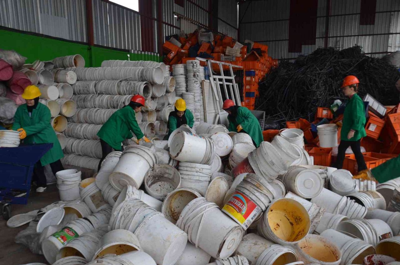 Hatay’da 7 kadın bir araya gelip geri dönüşüm tesisi kurdu