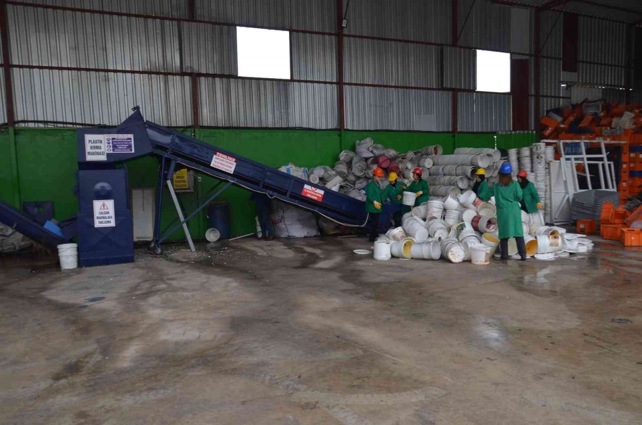 Hatay’da 7 kadın bir araya gelip geri dönüşüm tesisi kurdu