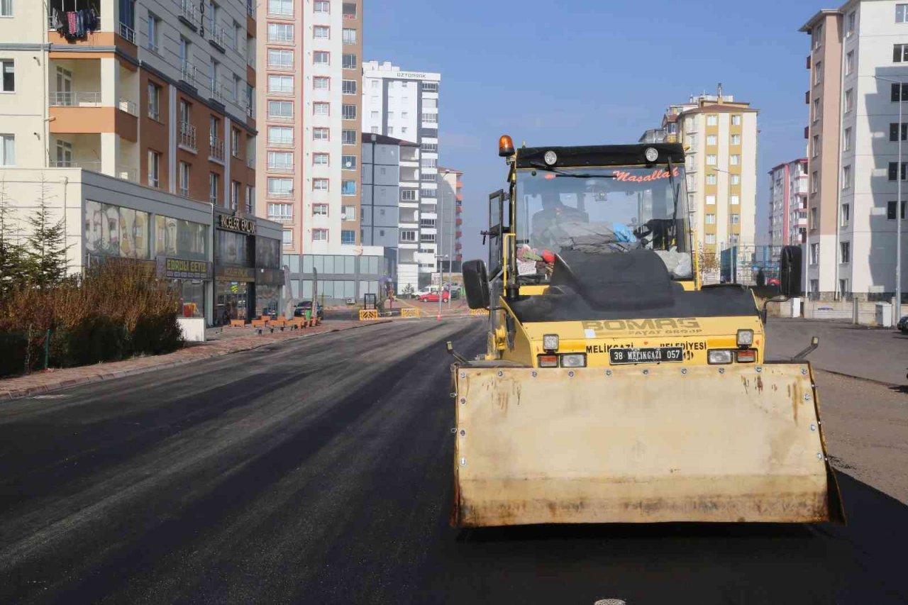 Melikgazi Belediyesi asfalt çalışmalarına hız kesmeden devam ediyor
