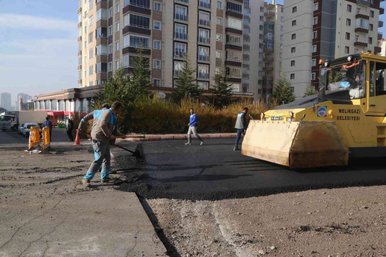 Melikgazi Belediyesi asfalt çalışmalarına hız kesmeden devam ediyor