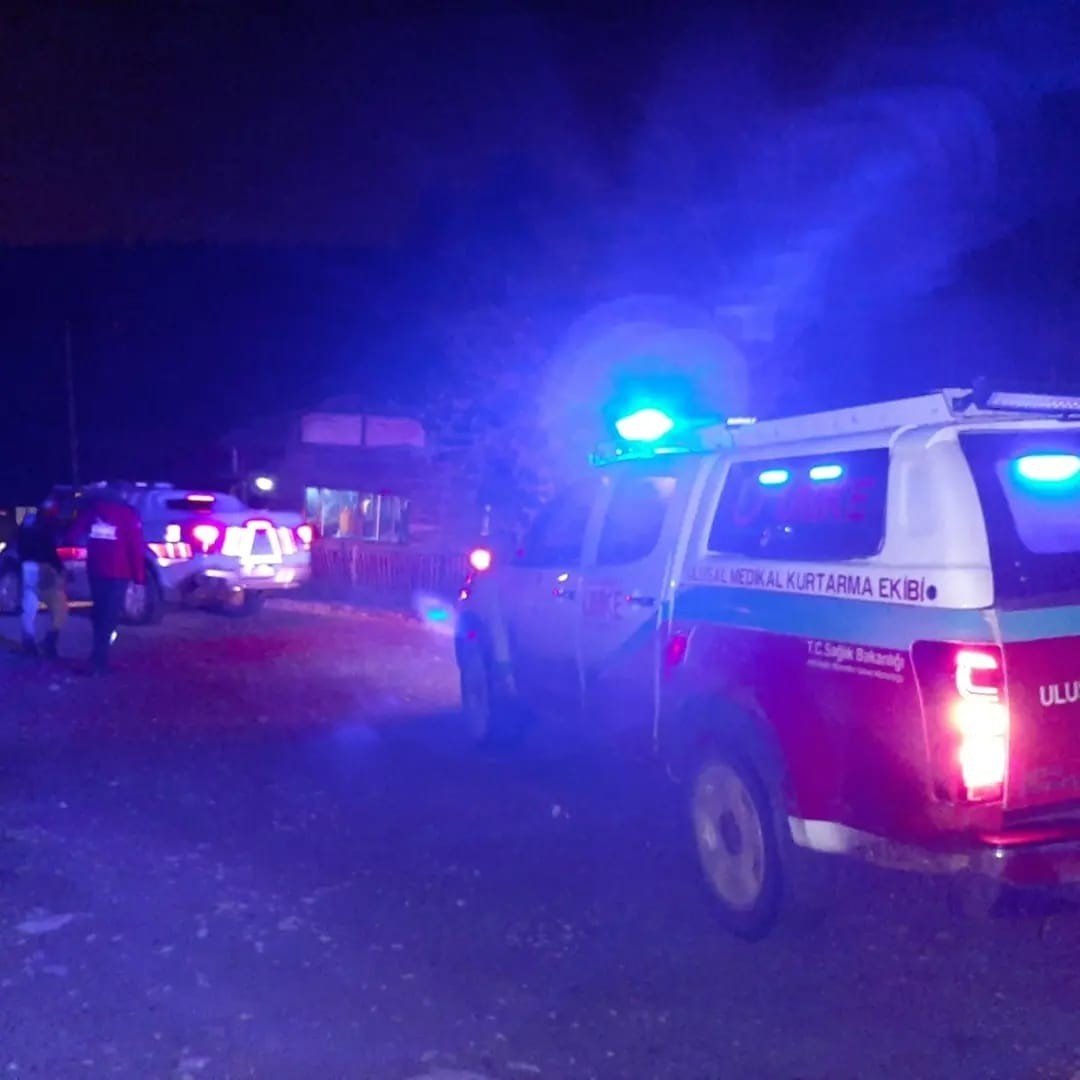 Ormanda mahsur kalan 3 kişi ekipler tarafından kurtarıldı