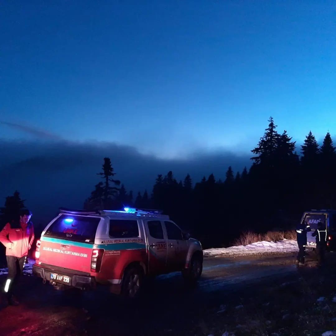 Ormanda mahsur kalan 3 kişi ekipler tarafından kurtarıldı