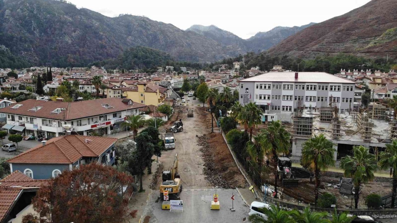 Marmaris’te İçmeler İsmet İnönü Caddesi yenileniyor