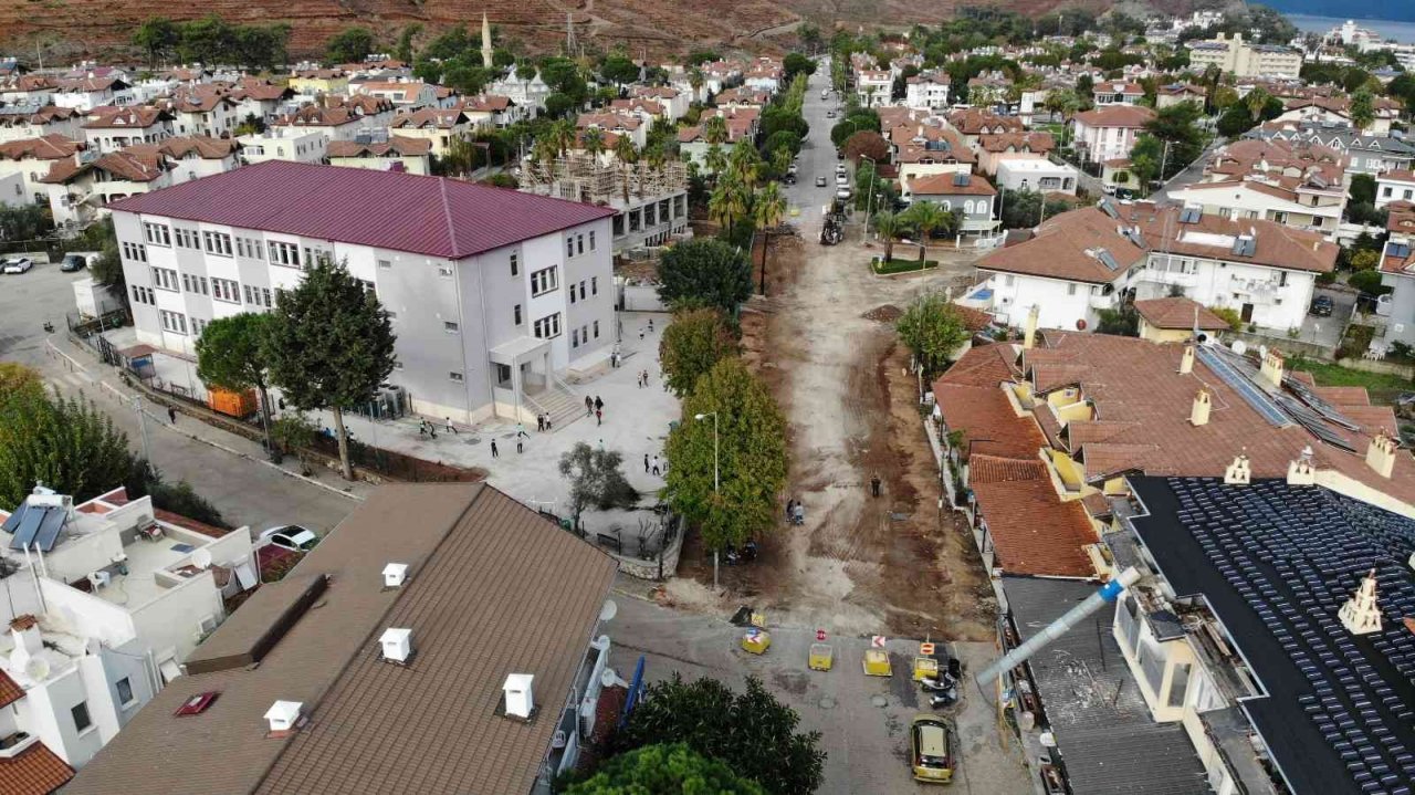 Marmaris’te İçmeler İsmet İnönü Caddesi yenileniyor