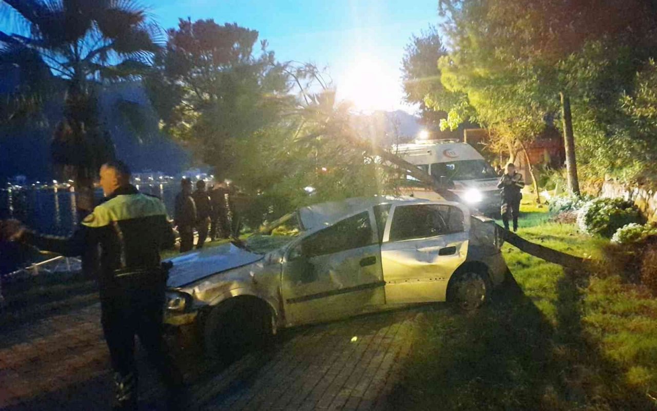 Marmaris’te araç seyir tepesinden sahile uçtu