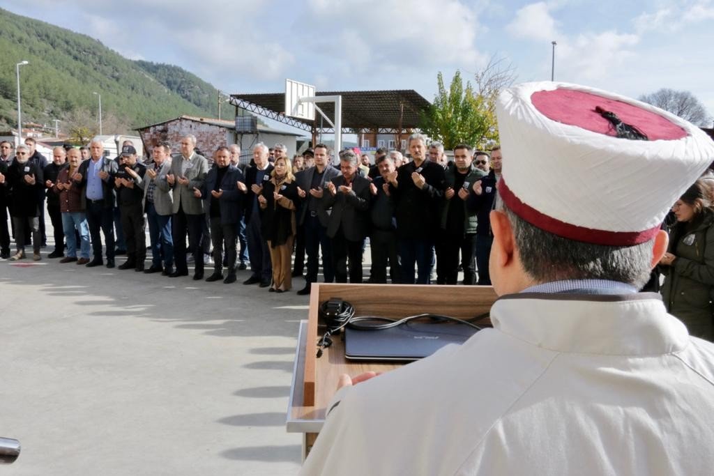 Trafik kazasında ölen okul müdürü için tören düzenlendi