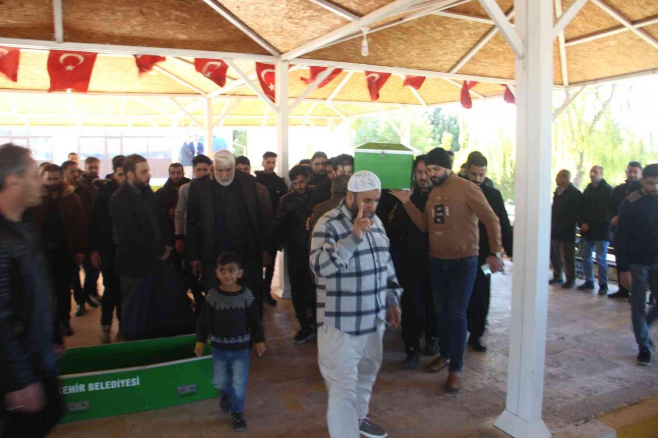 Feci kazada ölen 9 kaçak göçmenin cenazeleri ailelerine teslim ediliyor