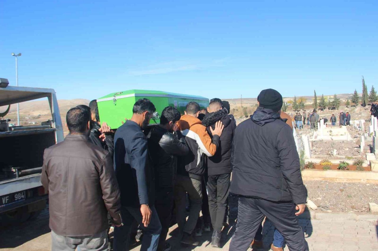 Feci kazada ölen 9 kaçak göçmenin cenazeleri ailelerine teslim ediliyor
