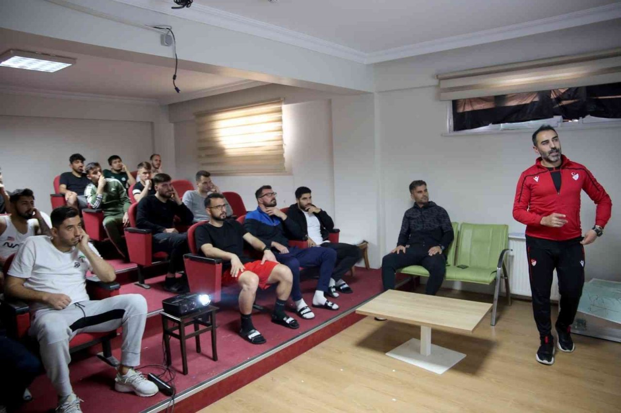 Sivas Belediyespor’a oyun kuralları anlatıldı