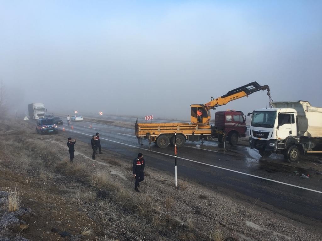 Kamyonun devrilmesi sonucu sürücü yaralandı