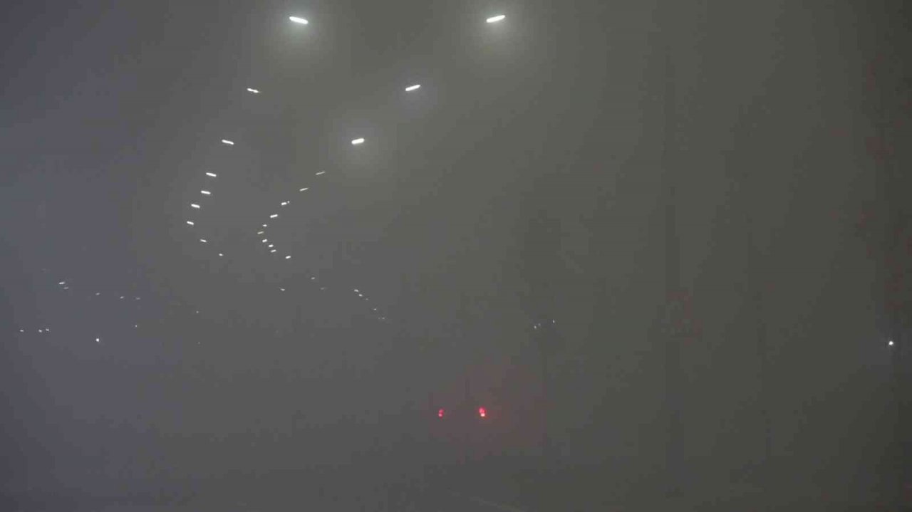 Sivas’ta yoğun sis: Görüş mesafesi de 10 metreye kadar düştü