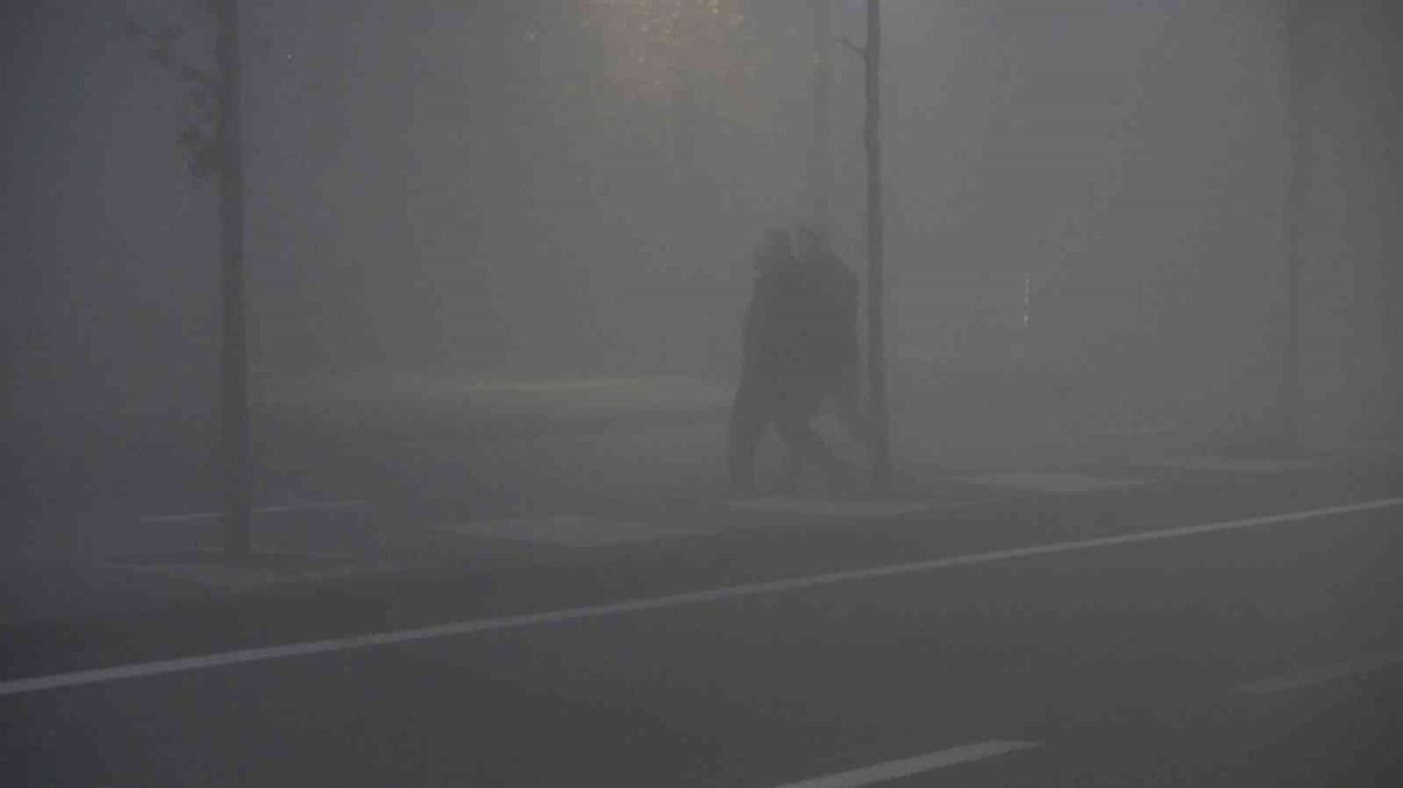 Sivas’ta yoğun sis: Görüş mesafesi de 10 metreye kadar düştü