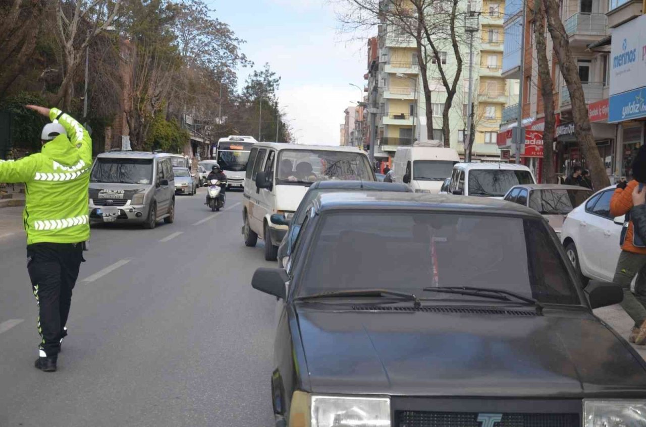 Uşak’ta 976 sürücüye para cezası kesildi