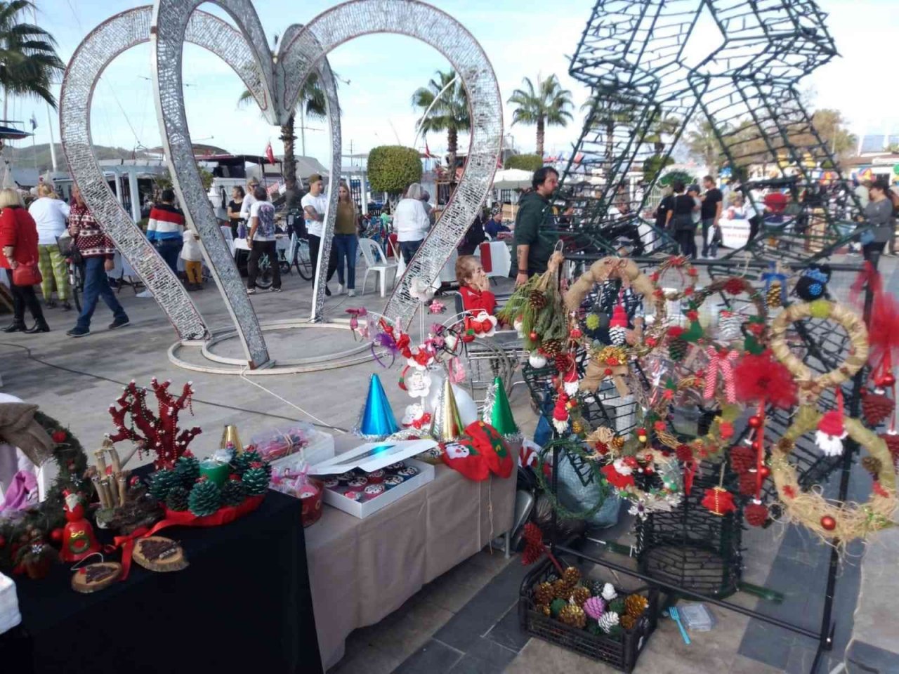 Fethiye’de yeni yıl pazarı kuruldu